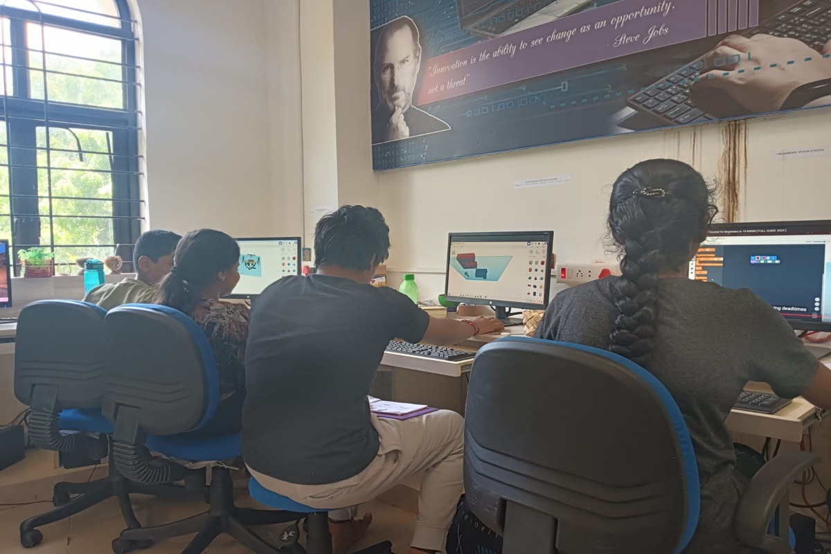 In this class, Innovation Hub students were introduced to design software and learned how to create various designs using the software.